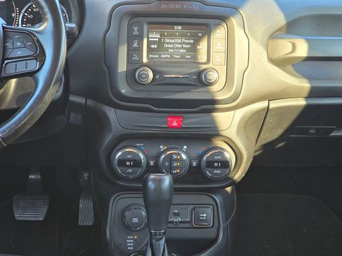 Used 2016 Jeep Renegade Latitude image 19