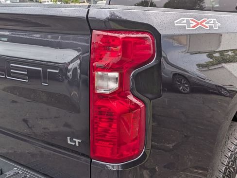 Used 2023 Chevrolet Silverado 1500 LT AWD/4WD image 12