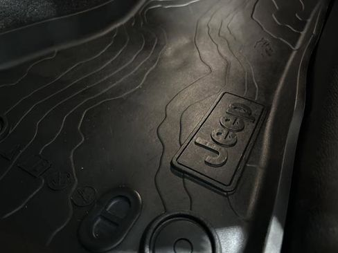 Used 2020 Jeep Wrangler Sport image 33