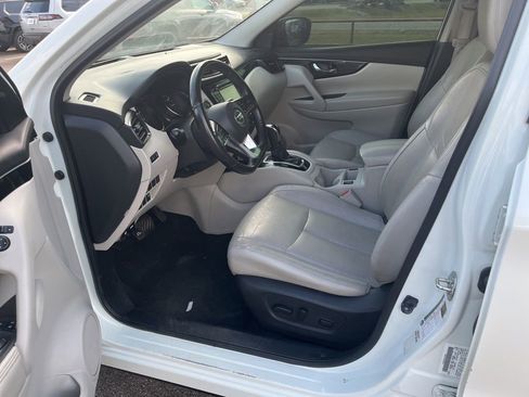 Used 2018 Nissan Rogue Sport SL FWD image 12