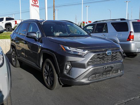 Used 2022 Toyota RAV4 XLE Premium AWD/4WD image 2