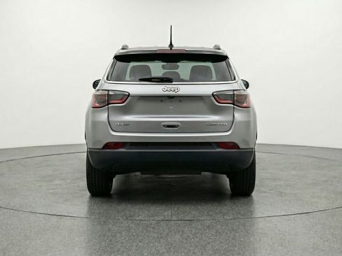 Used 2025 Jeep Compass Limited AWD/4WD image 7