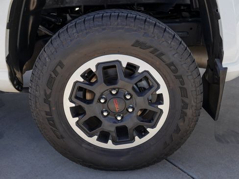 Used 2024 Toyota Tacoma SR5 AWD/4WD image 14