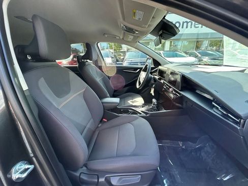 Used 2025 Kia Niro LX FWD image 11