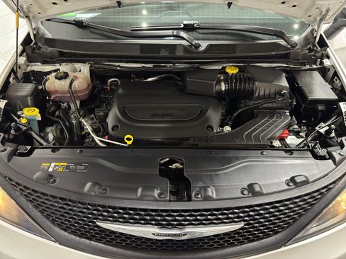 Used 2024 Chrysler Voyager LX image 36