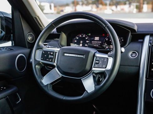 Used 2024 Land Rover Discovery S image 16