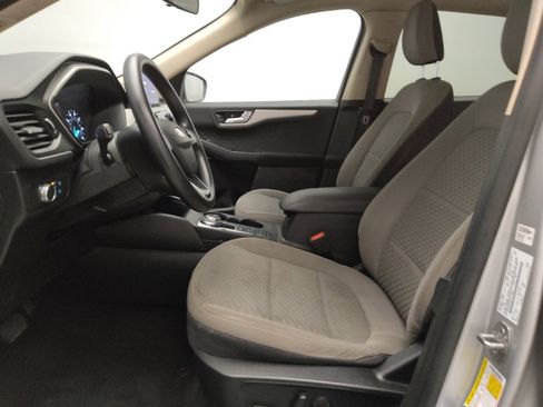 Used 2020 Ford Escape SE image 17