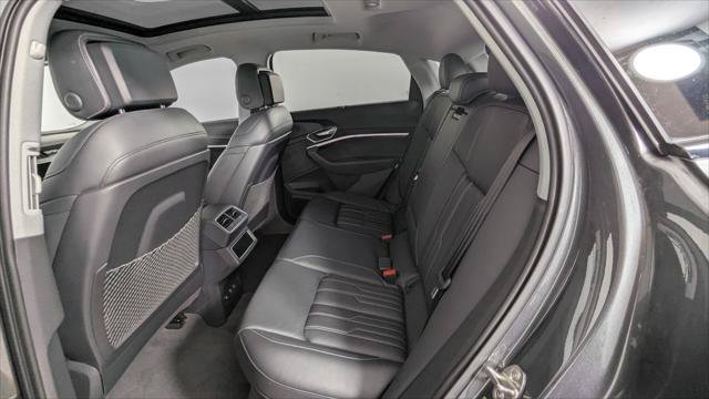 Used 2021 Audi e-tron Prestige w/ Prestige Package AWD/4WD image 18
