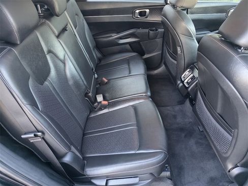 Used 2022 Kia Sorento S image 32