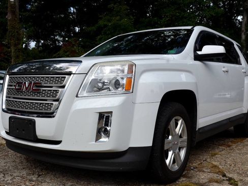 Used 2015 GMC Terrain SLE image 2