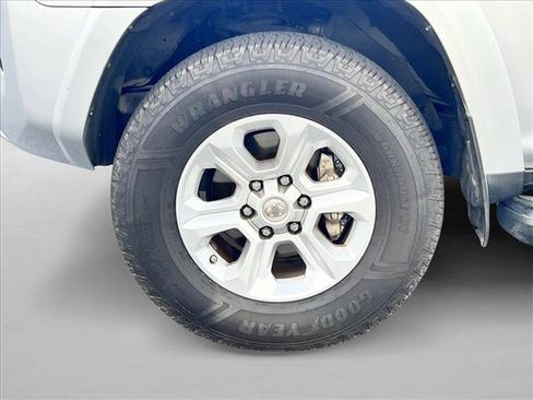 Used 2018 Toyota 4Runner SR5 Premium image 26