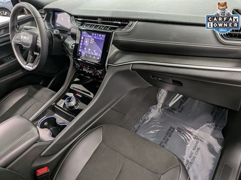 Used 2025 Jeep Grand Cherokee Altitude AWD/4WD image 30