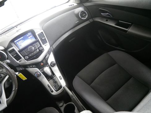 Used 2014 Chevrolet Cruze LT FWD image 11