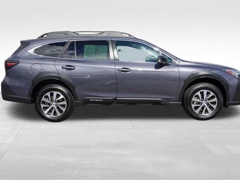 Used 2023 Subaru Outback Premium image 2