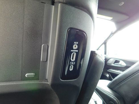 Used 2023 Chrysler Pacifica Touring-L w/ Uconnect Theater Family Group FWD image 16