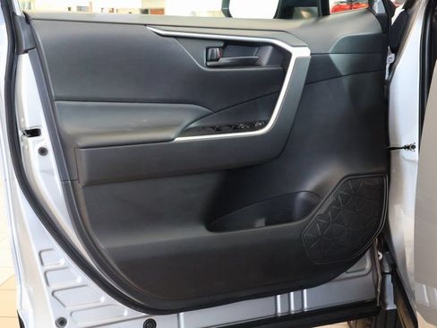Used 2025 Toyota RAV4 LE AWD/4WD image 10
