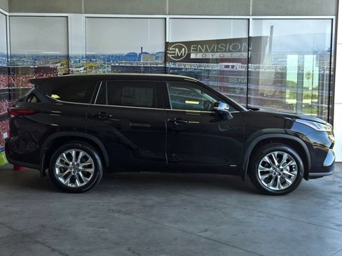 Certified 2026 Toyota Highlander Limited AWD/4WD image 4