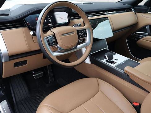 New 2025 Land Rover Range Rover SE AWD/4WD image 3