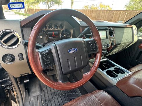 Used 2012 Ford F250 King Ranch w/ King Ranch w/Chrome Pkg image 24