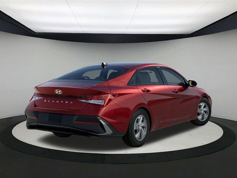 New 2025 Hyundai Elantra SE image 5