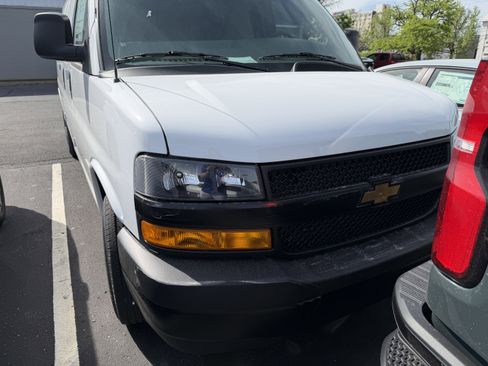 New 2026 Chevrolet Express 3500 Extended RWD image 3