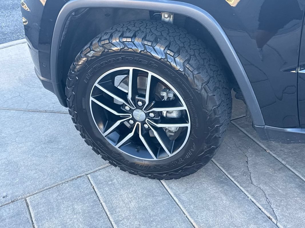 Used 2018 Jeep Grand Cherokee Trailhawk w/ Trailhawk Luxury Group AWD/4WD image 12