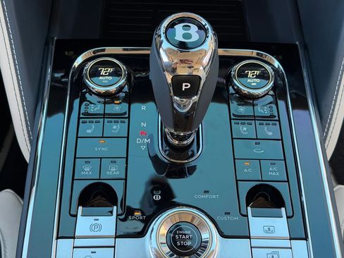 Used 2023 Bentley Flying Spur W12 image 31