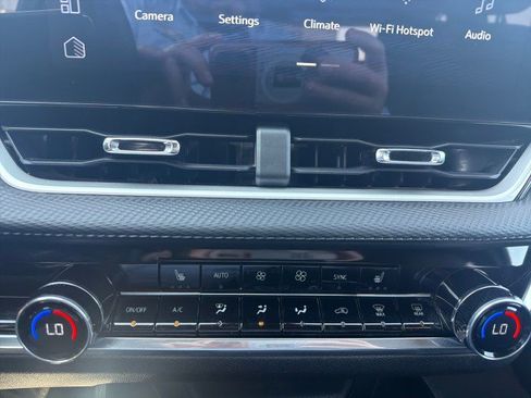 Used 2026 Chevrolet Equinox LT w/ Convenience Package II FWD image 9