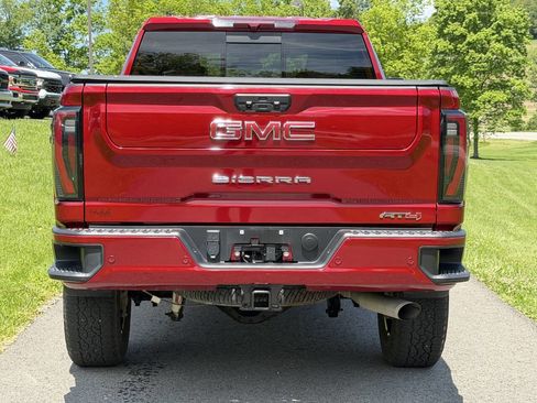 Used 2024 GMC Sierra 3500 AT4 w/ AT4 Preferred Package AWD/4WD image 4