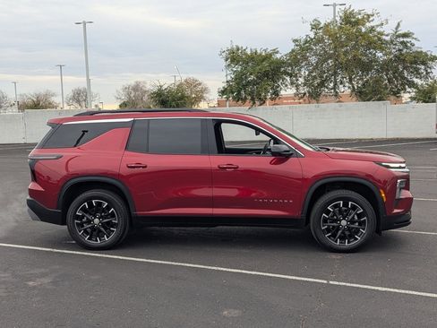 Used 2025 Chevrolet Traverse LT w/ Sun and Wheel Package image 7
