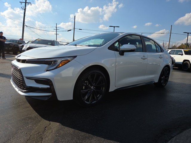 Used 2026 Toyota Corolla XSE FWD image 3