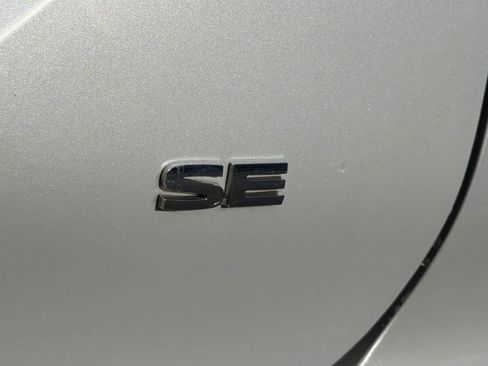 Used 2024 Mitsubishi Outlander SE image 12