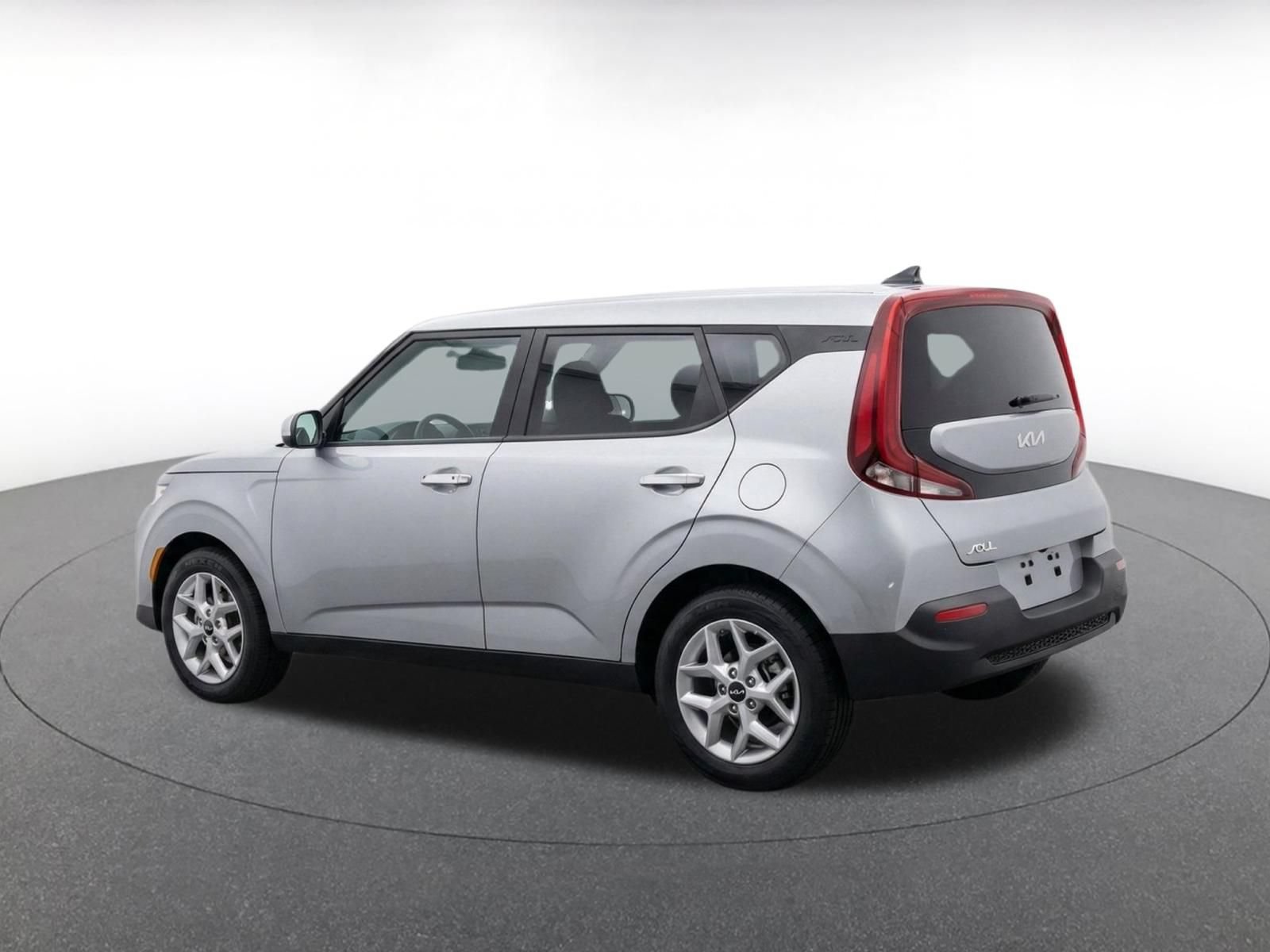 Used 2025 Kia Soul LX w/ LX Technology Package FWD image 6