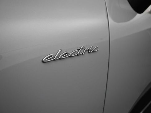 New 2026 Porsche Macan 4 Electric image 28