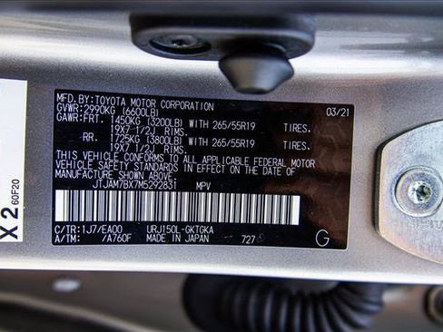 Used 2021 Lexus GX 460 Premium w/ Accessory Package AWD/4WD image 28