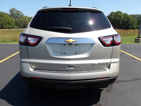 Used 2016 Chevrolet Traverse LT w/ Style and Technology Package FWD image 4