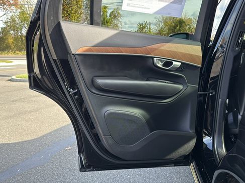 Used 2024 Volvo XC90 B6 Plus image 23