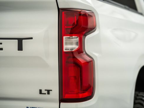 Used 2024 Chevrolet Silverado 1500 LT Trail Boss w/ Convenience Package II AWD/4WD image 8