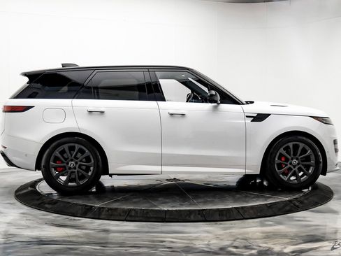 Used 2025 Land Rover Range Rover Sport Dynamic SE image 16