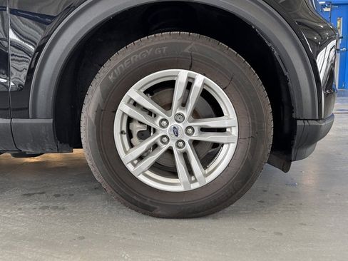 Used 2023 Ford Explorer XLT w/ Equipment Group 202A image 34