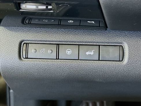 Used 2025 Nissan Pathfinder SV image 11