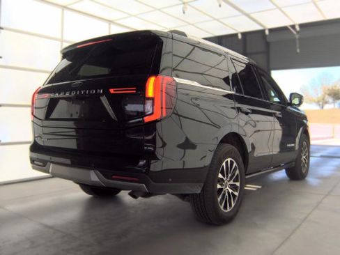Used 2025 Ford Expedition Platinum AWD/4WD image 5