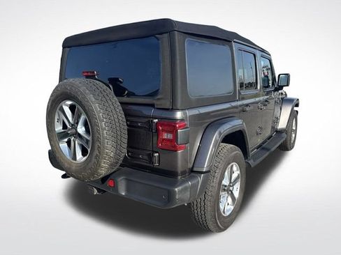 Used 2019 Jeep Wrangler Unlimited Sahara AWD/4WD image 3