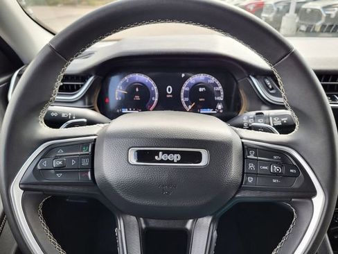 Used 2023 Jeep Grand Cherokee L Laredo image 15
