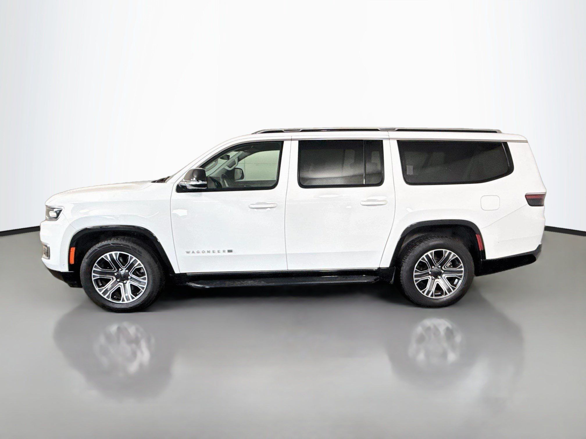 Used 2024 Jeep Wagoneer L Series II w/ Flexible Seating Group RWD image 6