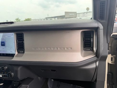 Used 2025 Ford Bronco Outer Banks AWD/4WD image 36