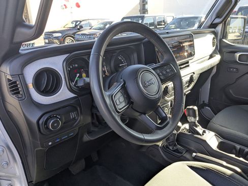 Used 2024 Jeep Wrangler Willys image 15