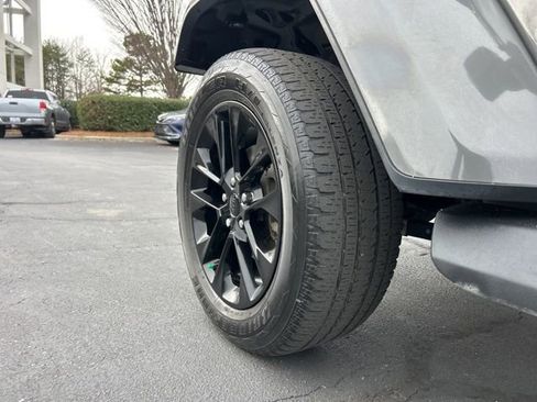 Used 2022 Jeep Gladiator Overland image 11