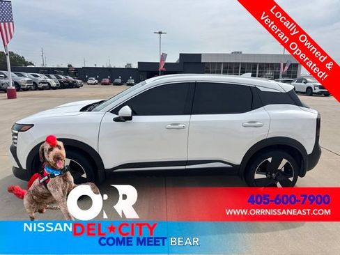 Used 2025 Nissan Kicks SR FWD image 2