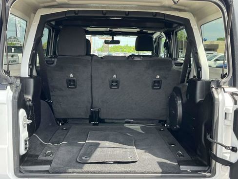 Used 2022 Jeep Wrangler Unlimited Sahara w/ Cold Weather Group AWD/4WD image 20